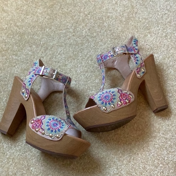 Gianni Bini Shoes - Gianni bini platform heels